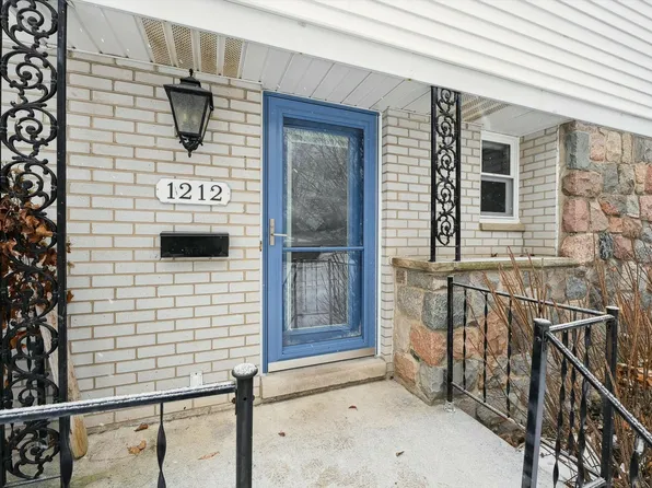 1212 Naples Ct, Ann Arbor, MI 48103