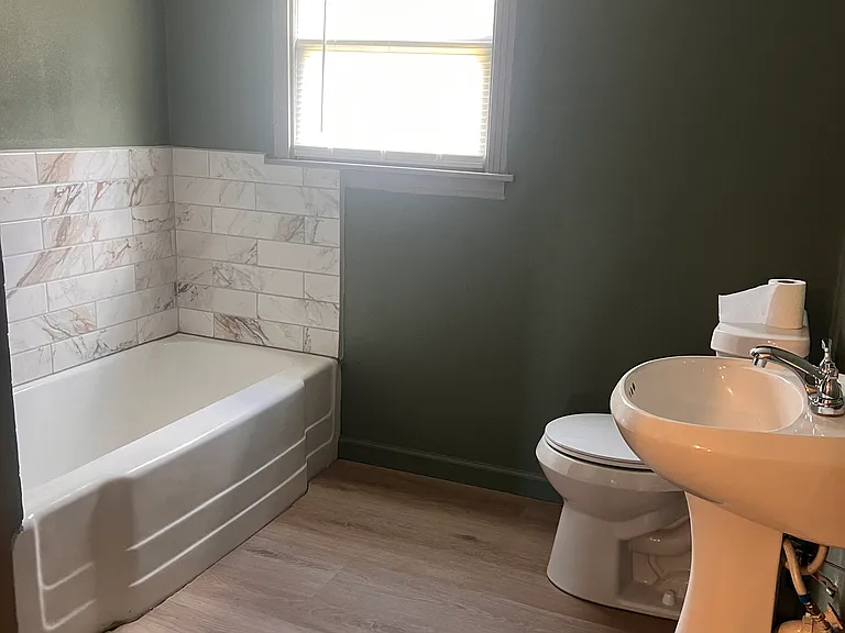 310 W Railroad St — Photo 6