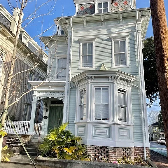 228 E Henry St #A — Photo 1