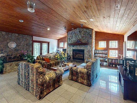 3rd image of 1505 Moorhead Rd