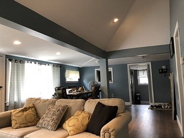 2nd image of 25 Bluejay St