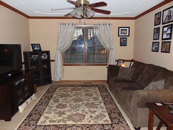 3rd image of 705 Willow Dr