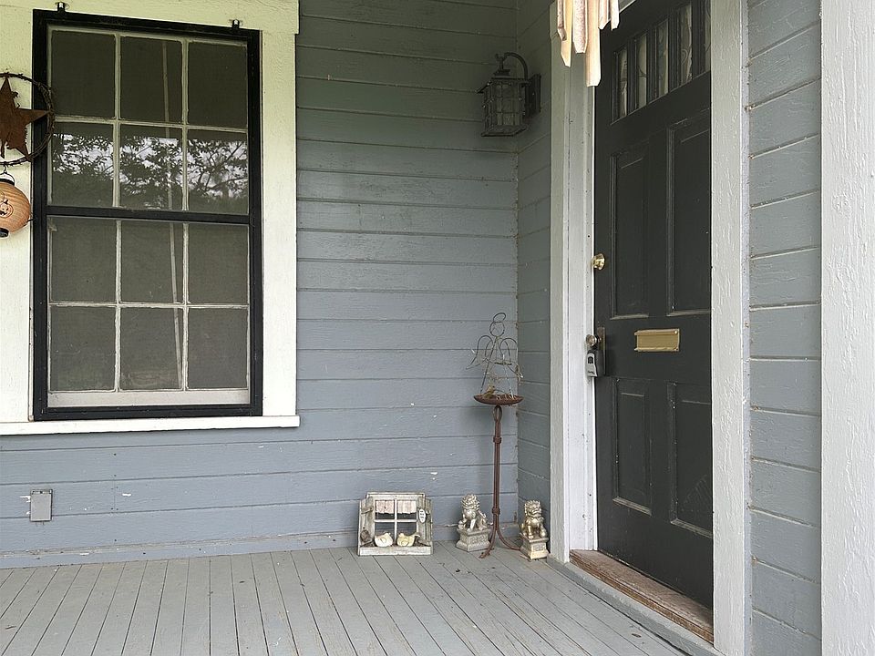 1st image of 821 Ward St