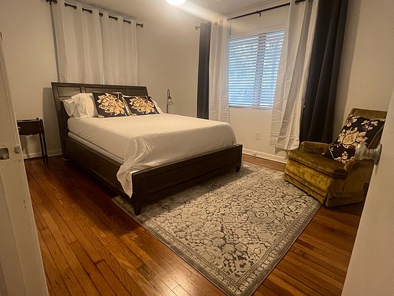 2nd image of 607 NE 6th Ave #607