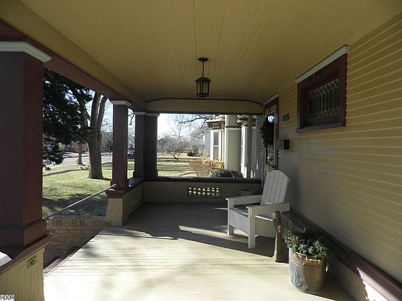 2nd image of 208 E 6th Ave