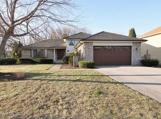 231 81st St, Willowbrook, IL 60527