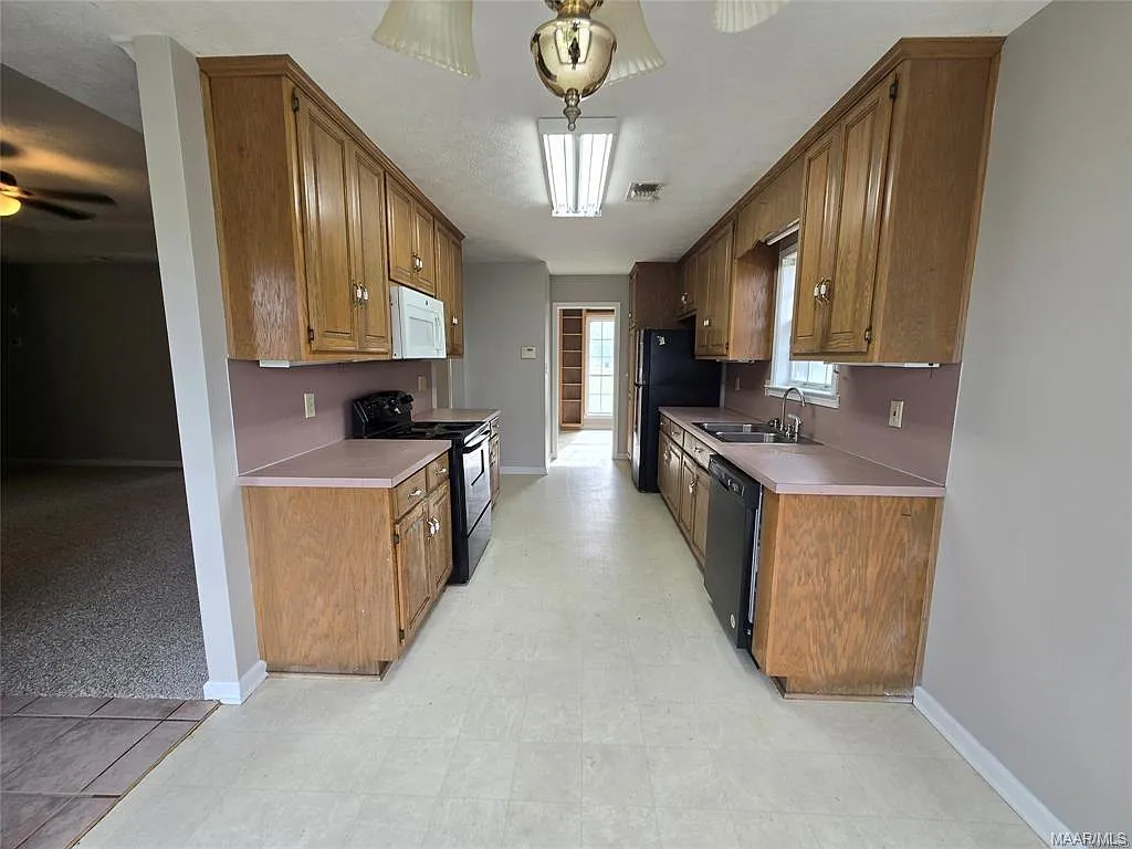 3 bed, 1611 sqft, $1,300 — Photo 4