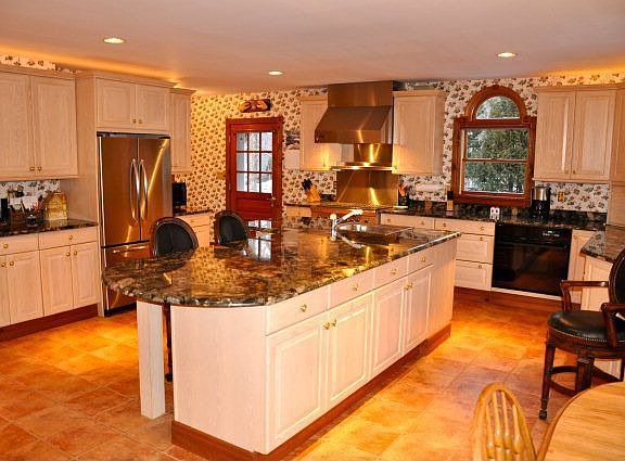 4th image of 121 Beech Hill Cir