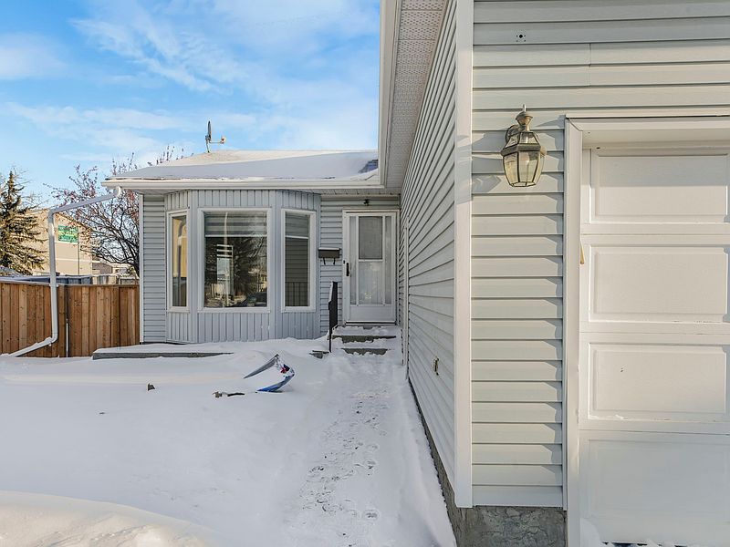 Edmonton House for rent - 4 Bedrooms — photo 3
