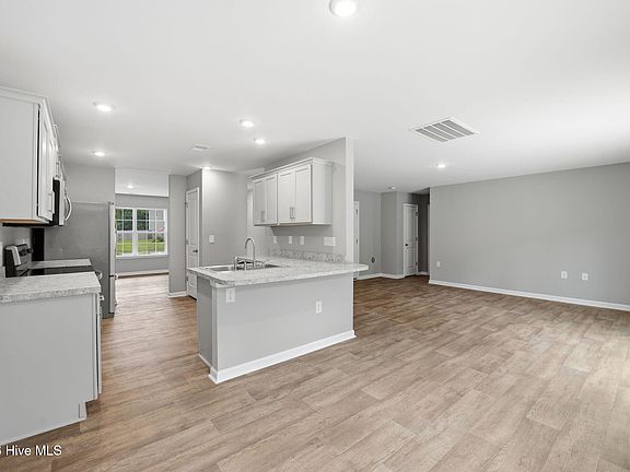 3rd image of 347 Tina Mae Drive
