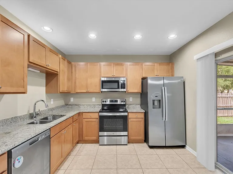 10825 Newbridge Dr — Photo 12
