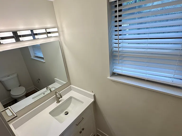 2212 N Cambridge Ave #2212 — Photo 9