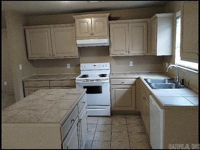 8005 Jasmine Cv — Photo 4