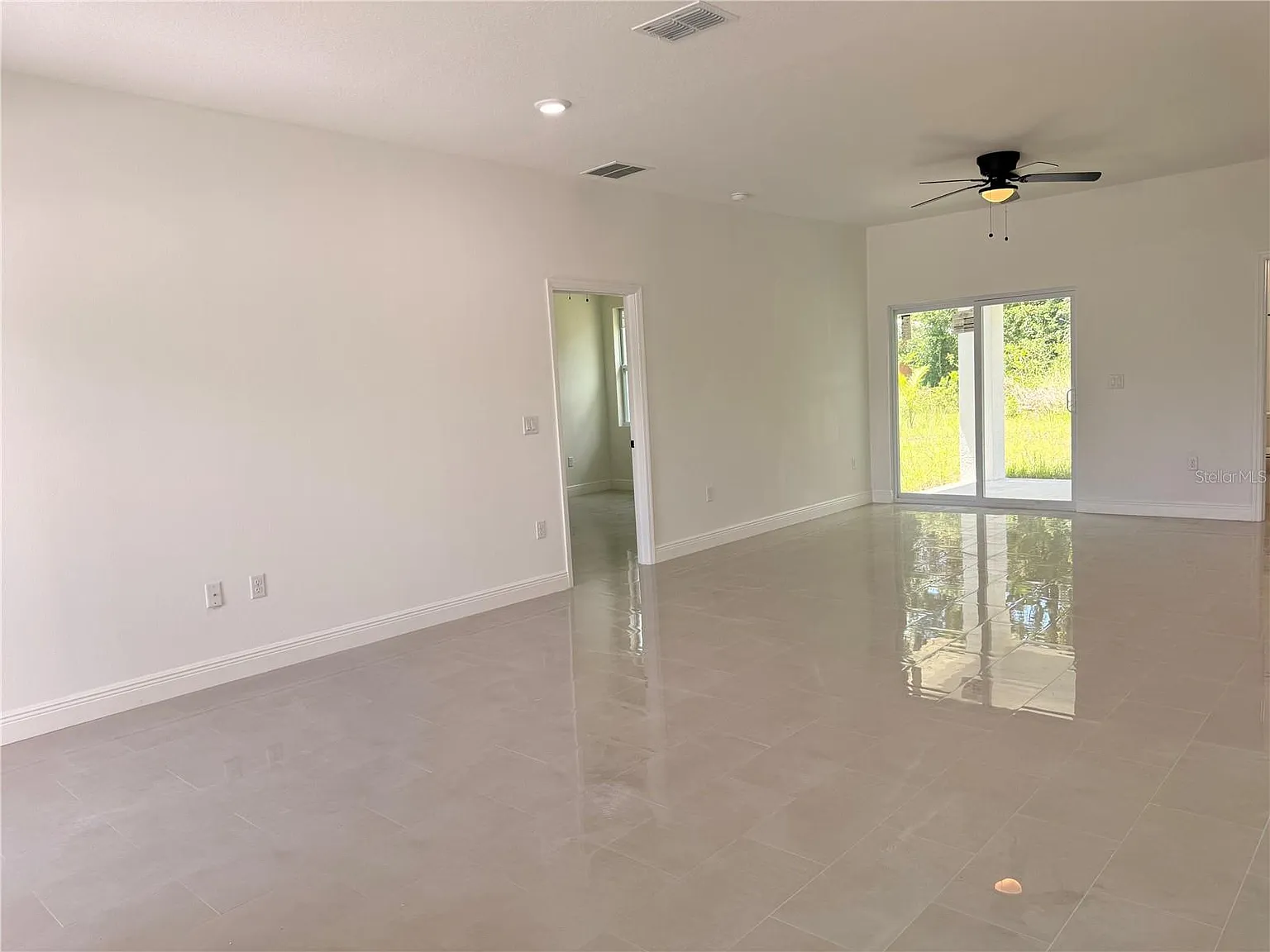 3 bed, 2.5 bath, 1845 sqft, $2,150 — Photo 4