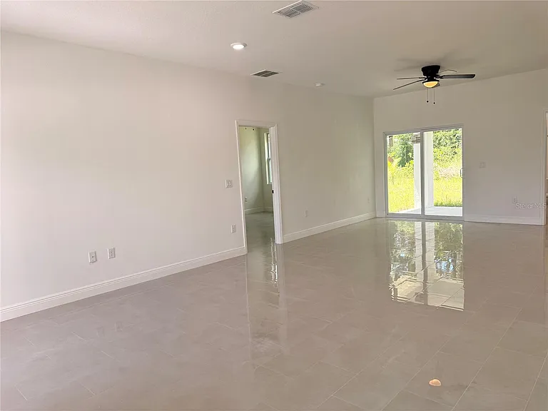1251 Scottish St SW — Photo 4