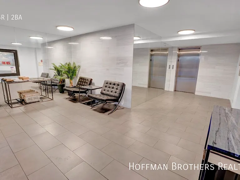 121 N Croft Ave #308 — Photo 17