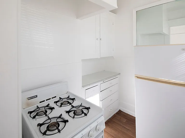 Windsor Apartments — Photo 5