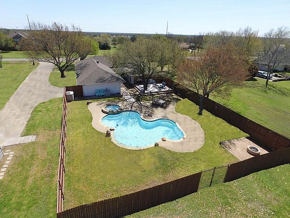 3rd image of 103 Martinek Ln