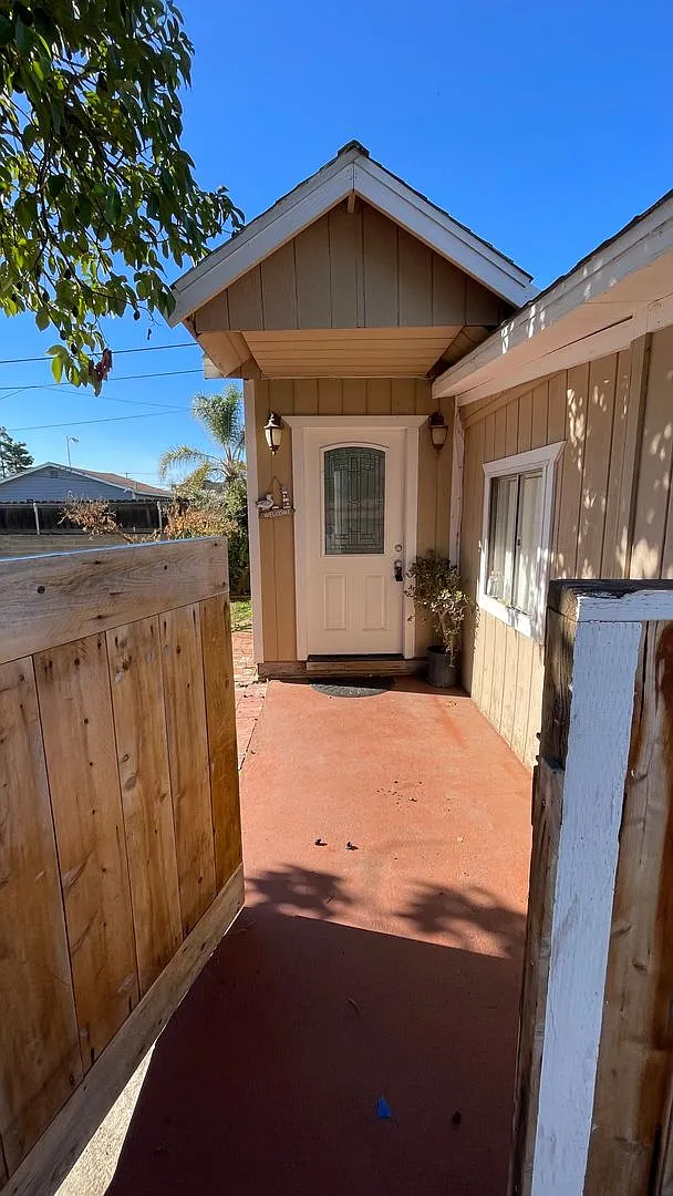 Photo 1 of 12 - 1336 Peach Ave #B - El Cajon, CA Primary Photo - 1336 Peach Ave #B