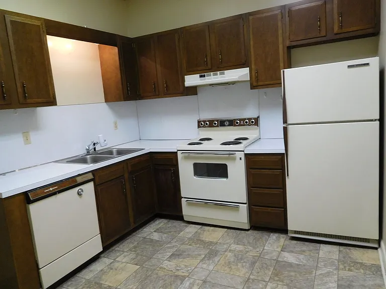 140 Snider Ave — Photo 4
