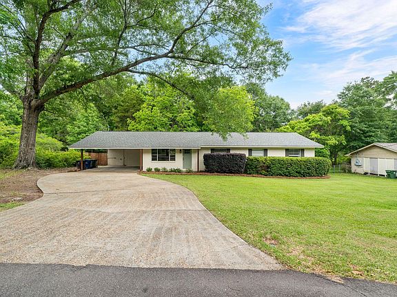 3rd image of 202 Pinehills Dr