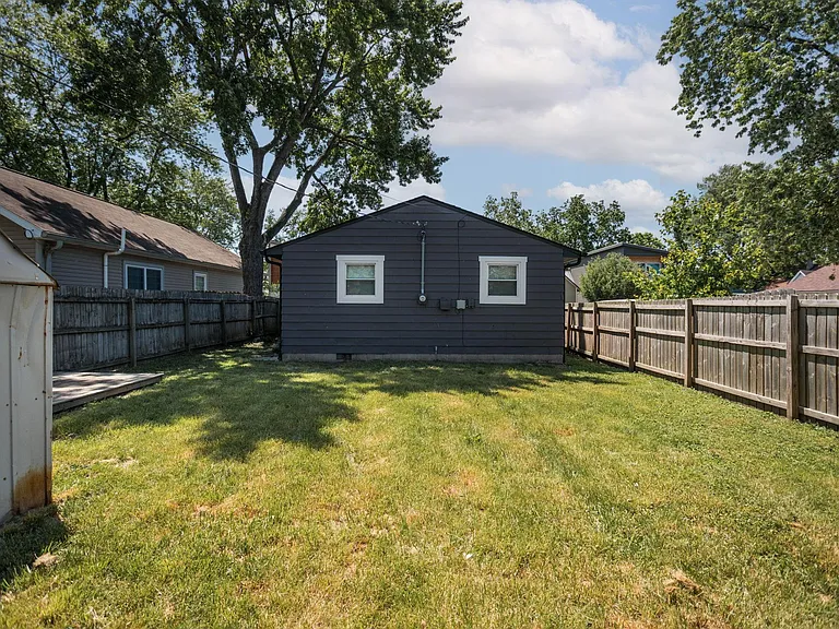 2210 Pleasant St — Photo 6