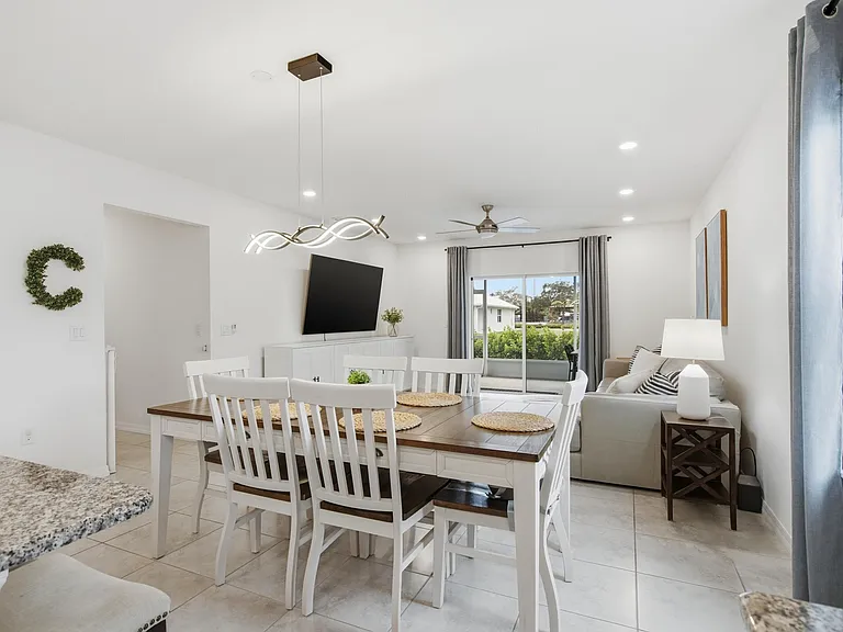 2220 SE Lucaya St — Photo 8