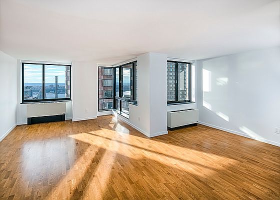 1st image of 1 Columbus Pl APT S37d
