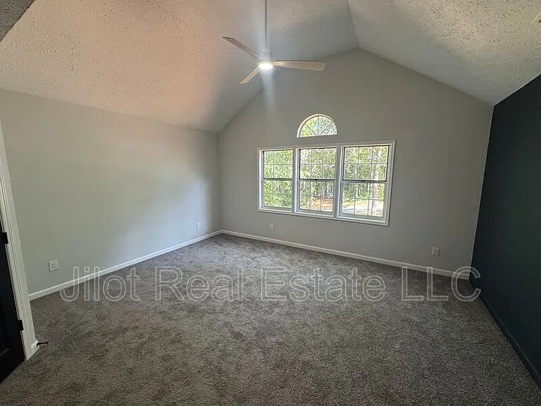 63 Lakeview Ln — Photo 8