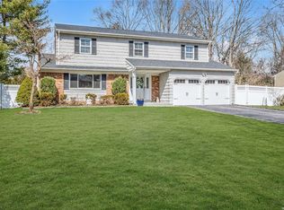 3 Unadilla Pl, Greenlawn, NY 11740
