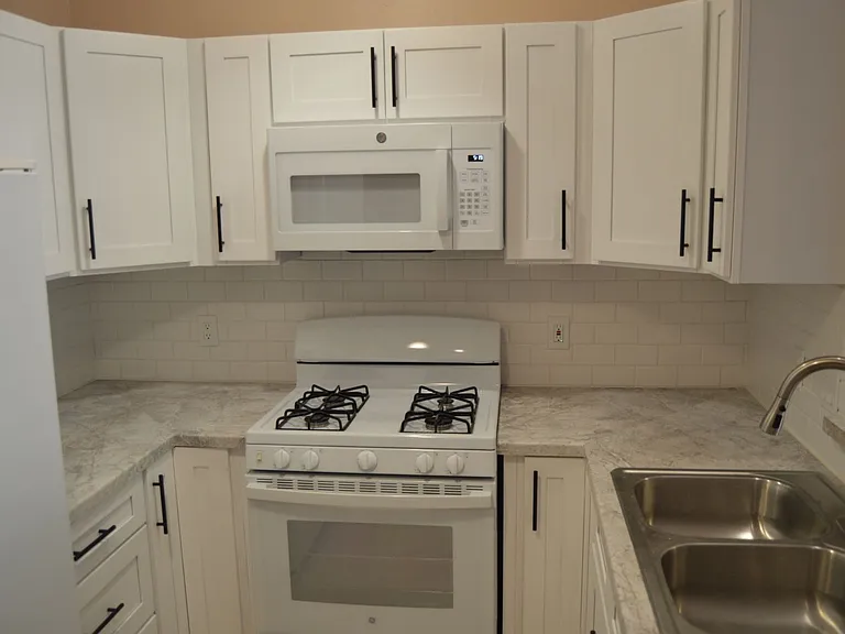1321 Eagle Ln — Photo 4