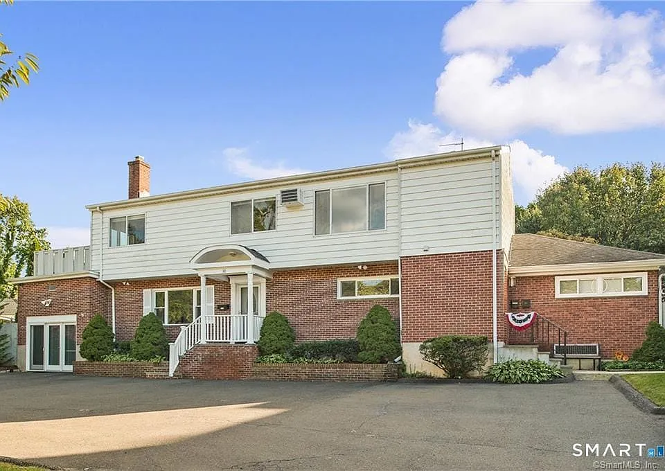30 Riverside Ave #1