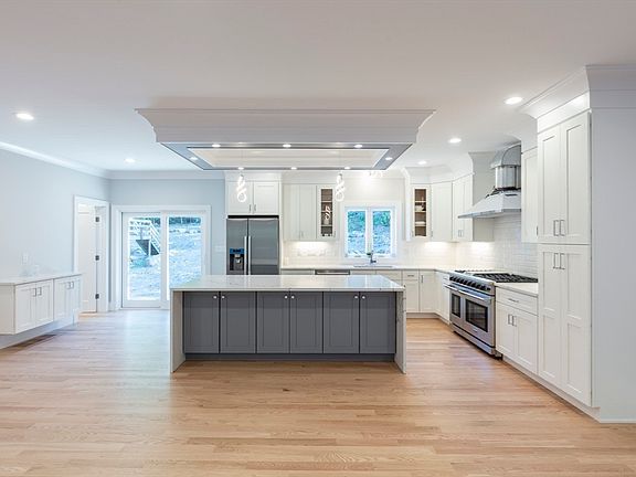3rd image of 239 Hardy Pond Rd