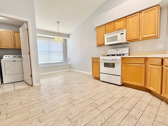 4th image of 30542 Tremont Dr