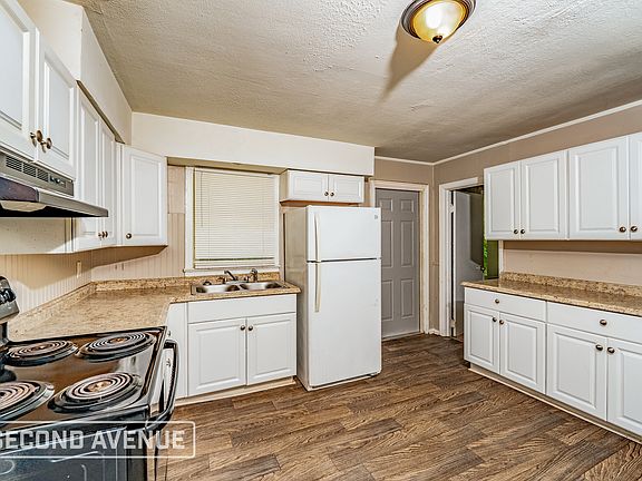 3rd image of 844 Vanderbilt St