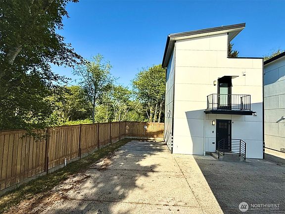 3rd image of 890 Magellan Avenue NE #6