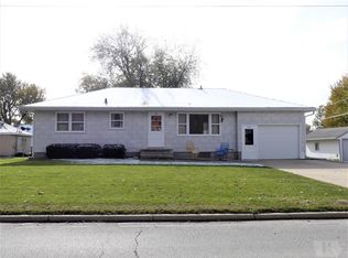 511 W 10th St, Carroll, IA 51401