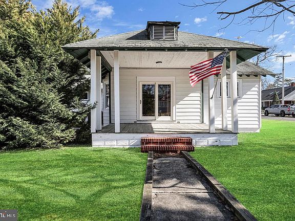 2nd image of 318 Henley Ave