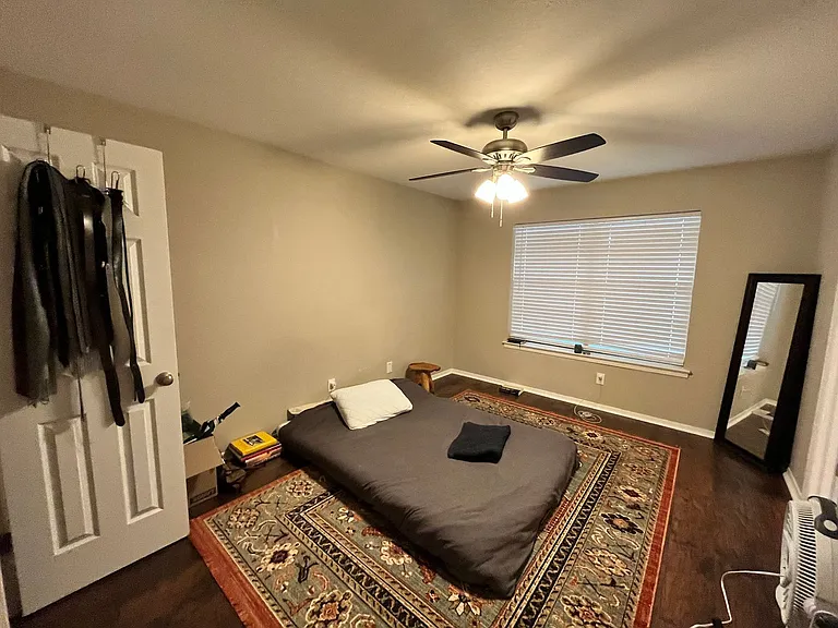1107 N Locust St — Photo 11