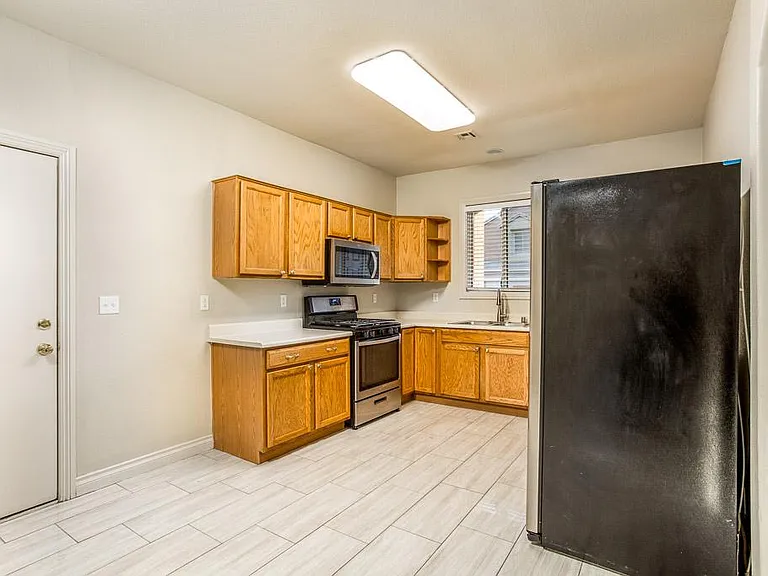 2609 Los Palos St — Photo 18