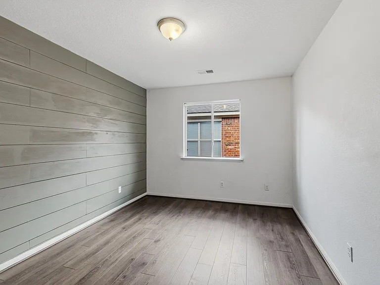 9318 Castlegap Dr — Photo 18