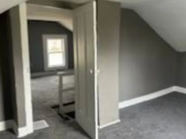 902 Price St, Morris, IL 60450