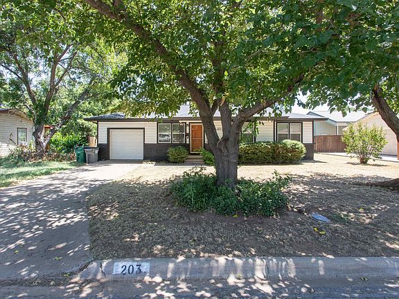 2nd image of 203 Mimosa Dr