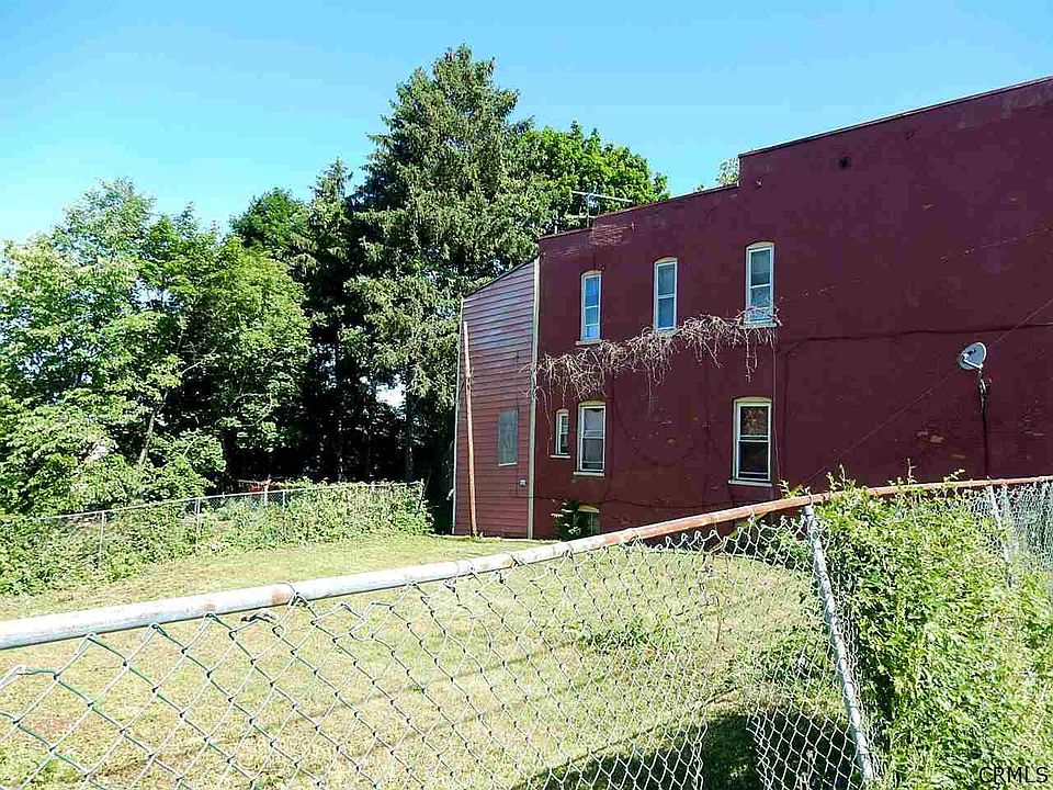 2nd image of 385 10th St