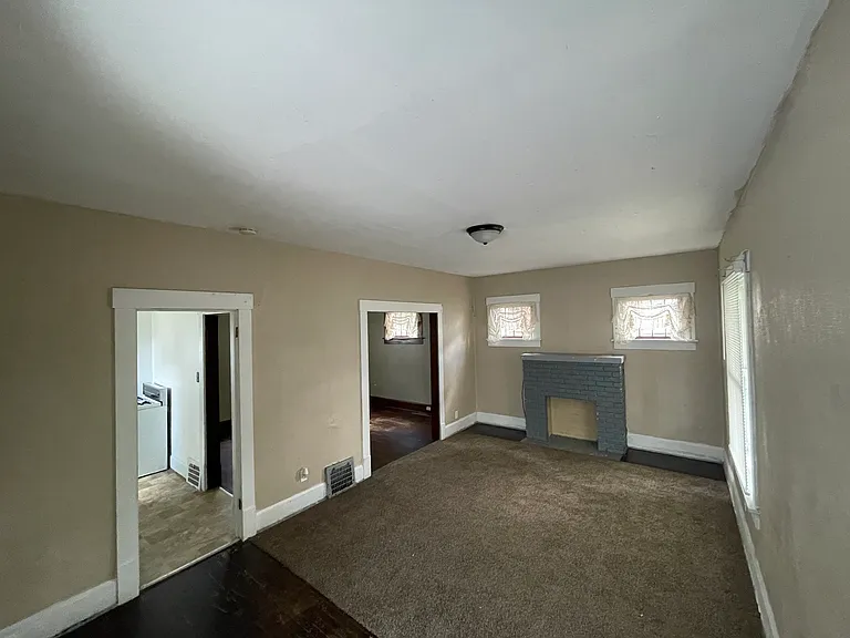 927 Clinton Ave SW — Photo 3