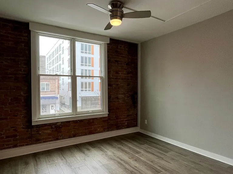 221 W Riverside Ave #13 — Photo 3