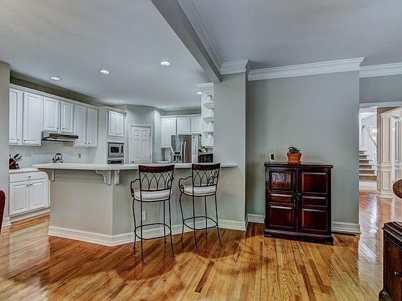 5th image of 2026 Lenox Cove Cir