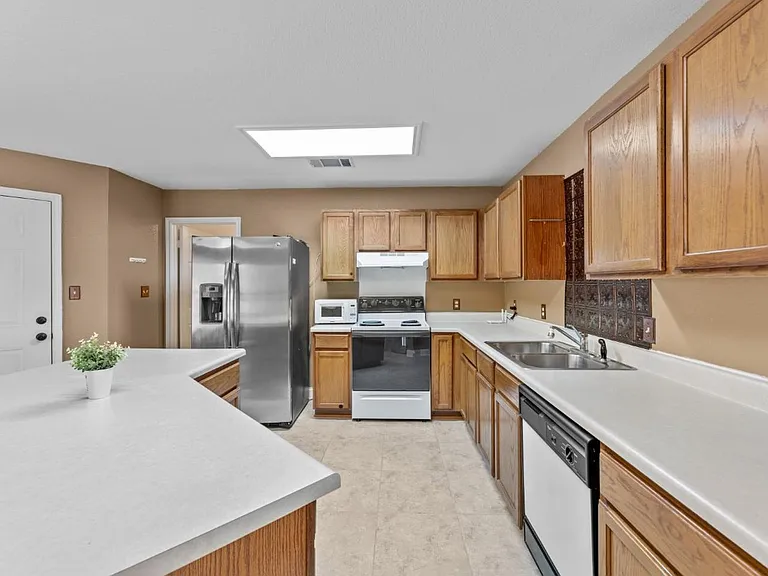 904 Purple Martin Ct — Photo 18