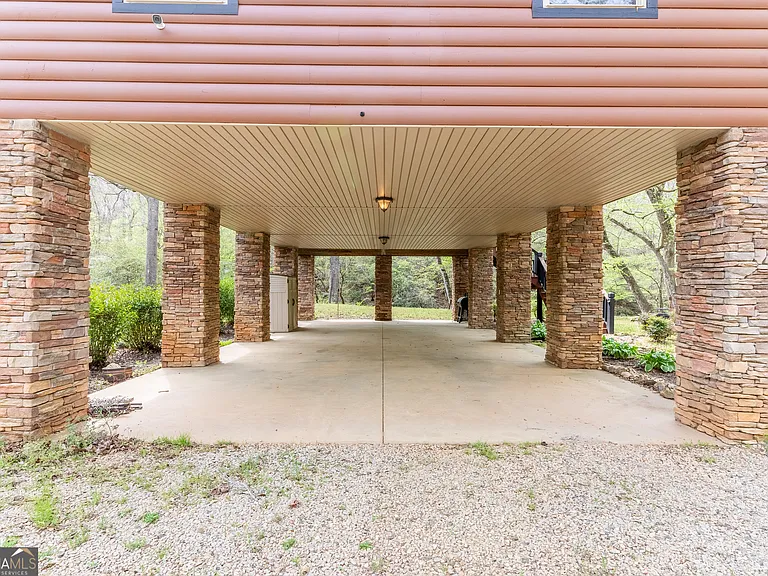 597 Meadow Brook Ln — Photo 19