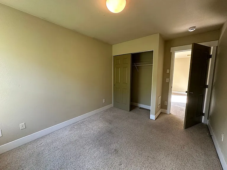901 Gladstone St — Photo 21